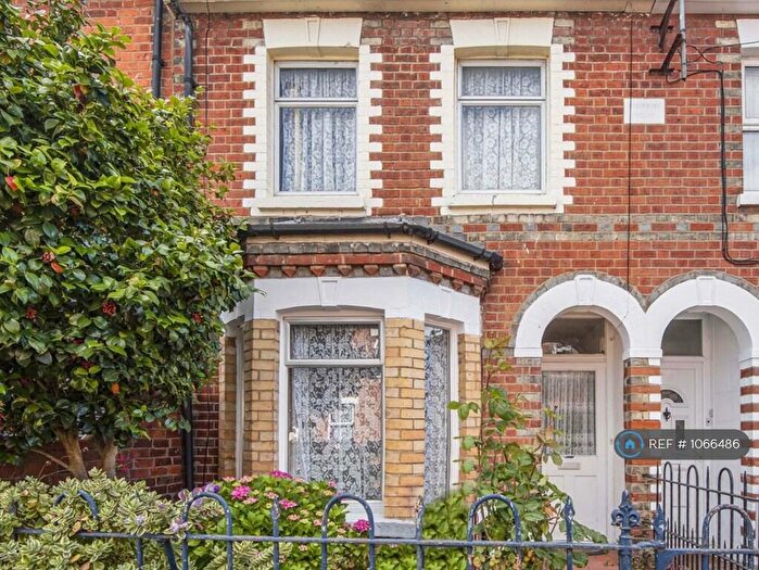 3 Bedroom Terraced House To Rent In De Beauvoir Road, Reading, RG1