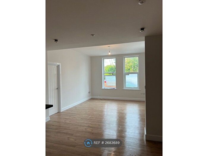 2 Bedroom Flat To Rent In Portland Avenue, Exmouth, EX8