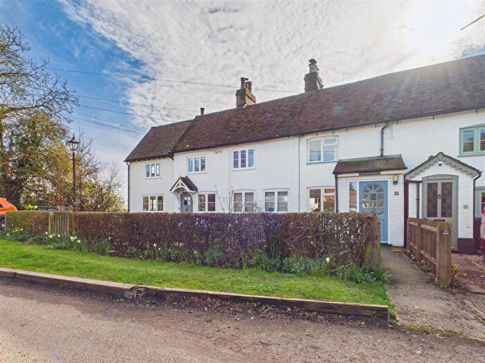 2 Bedroom Cottage To Rent In Perry Green Cottages, Kimpton Road, Peters Green, LU2