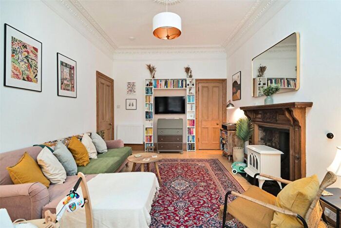 2 Bedroom Apartment For Sale In Montpelier Park, Bruntsfield, Edinburgh, EH10