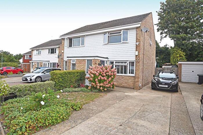 2 Bedroom Semi-Detached House For Sale In Bed Extended Semi Detached Property, ME15
