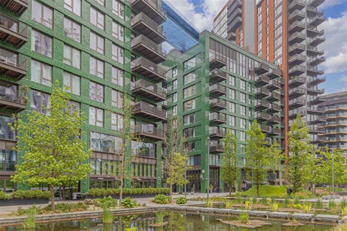 2 Bedroom Flat To Rent In Viaduct Gardens, Nine Elms, SW11
