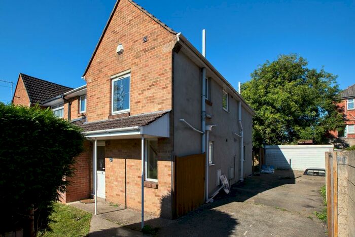 5 Bedroom Semi-Detached House To Rent In Bed Bathroom Student House Astbury Ave, BH12