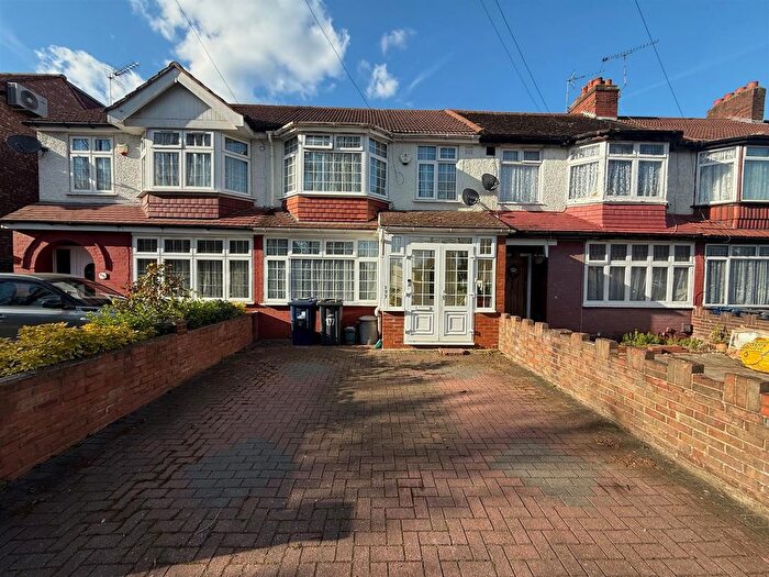 4 Bedroom Terraced House For Sale In Park Avenue, Southall, UB1
