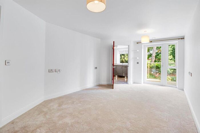 1 Bedroom Apartment For Sale In Manor Park Road, Chislehurst, BR7