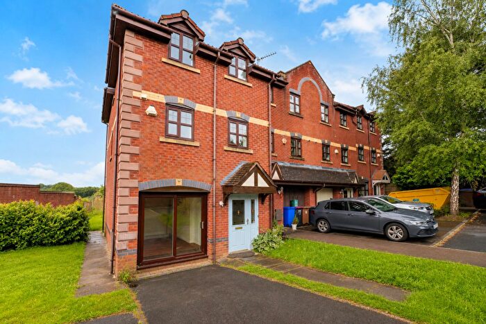 3 Bedroom Town House For Sale In Falconwood Chase, Worsley, Manchester, M28