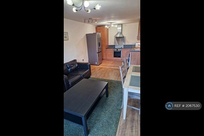 2 Bedroom Flat To Rent In Elmwood Lane, Leeds, LS2