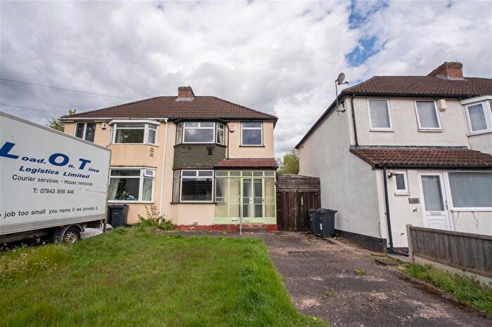 3 Bedroom Semi-detached House For Sale In Mackadown Lane, Birmingham, B33