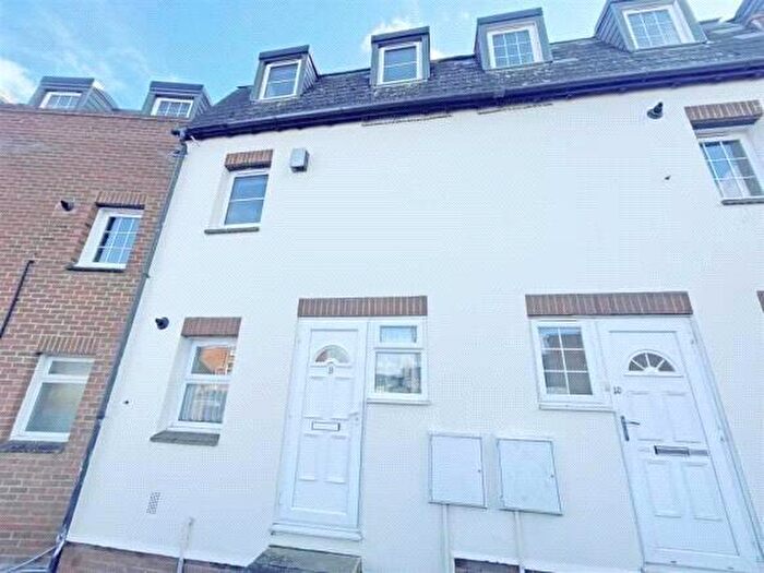 1 Bedroom Flat To Rent In Pollys Yard, Newport Pagnell, Buckinghamshire, MK16