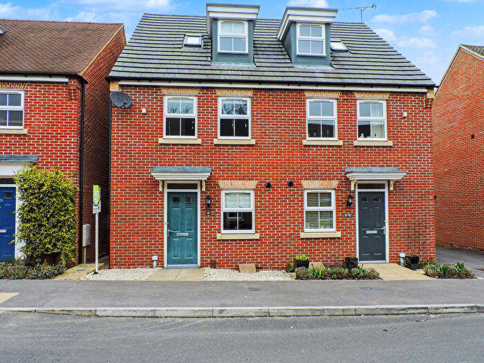 3 Bedroom Semi-Detached House To Rent In Chilworth Way, Sherfield-On-Loddon, RG27