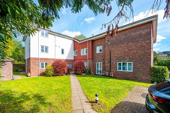 2 Bedroom Flat To Rent In Vale Farm Road, Woking, GU21