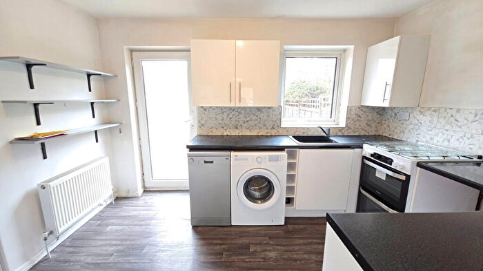 2 Bedroom Terraced House For Sale In Newport Road, Newbury, RG14