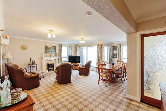 2 Bedroom Flat For Sale In North Promenade, Lytham St. Annes, Lancashire, FY8