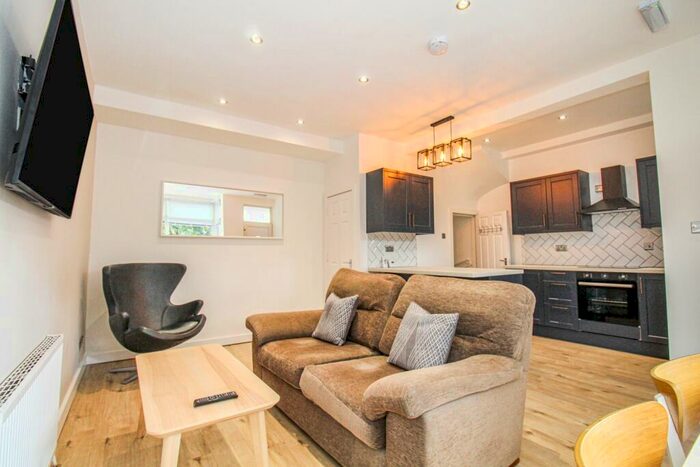 3 Bedroom End Of Terrace House To Rent In Stanmore View, Burley, LS4