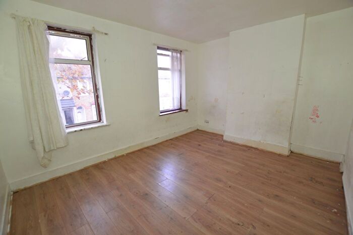 3 Bedroom Terraced House For Sale In Oakfield Road, London, E6