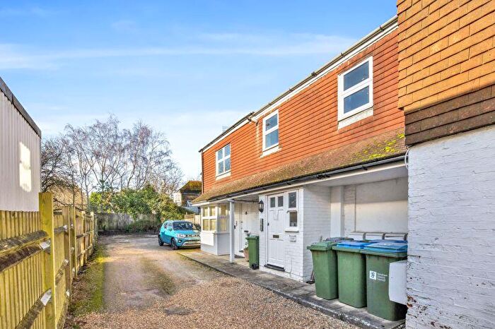 2 Bedroom Flat For Sale In High Street, Henfield, BN5