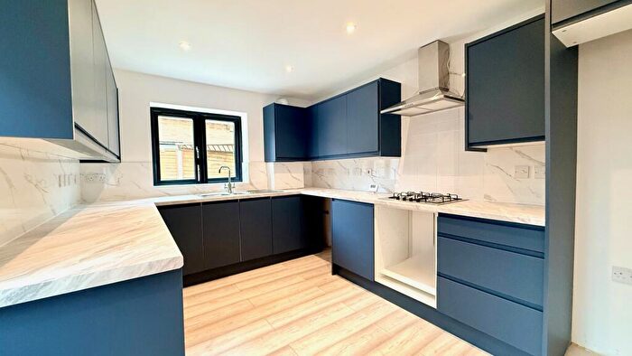 6 Bedroom House To Rent In Dames Road, Forest Gate, E7