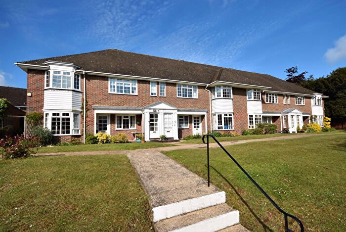 3 Bedroom Flat To Rent In Firgrove Court, Farnham, Surrey, GU9