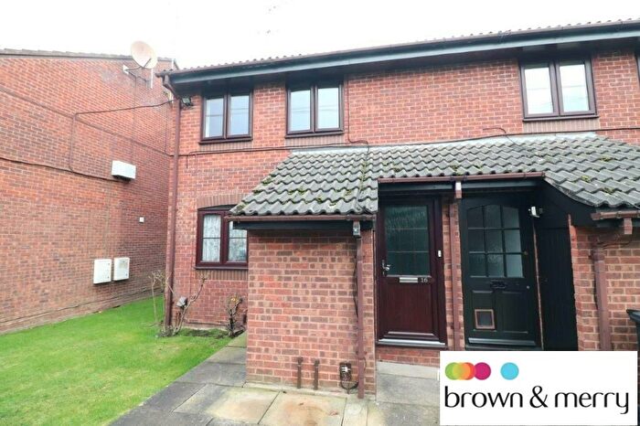 2 Bedroom Flat To Rent In The Pastures, Watford, WD19