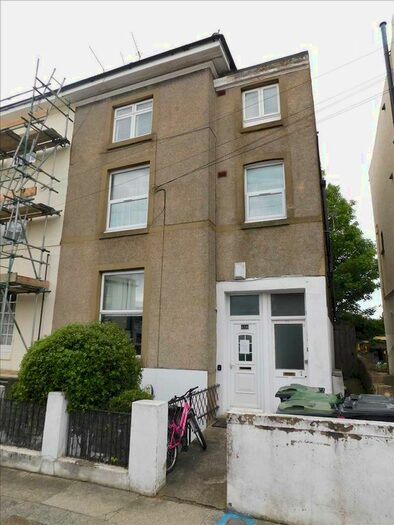 1 Bedroom Flat To Rent In Pier Road, Northfleet, Gravesend, DA11