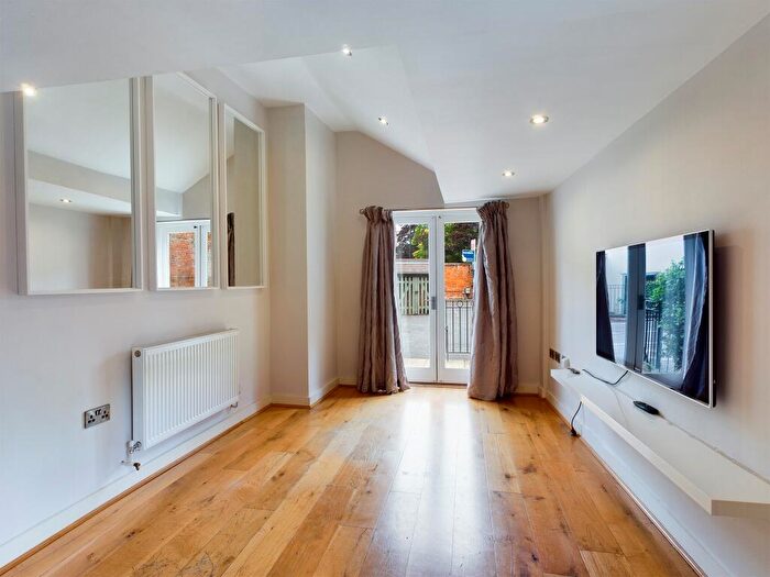 1 Bedroom Bungalow To Rent In Cross St, Town Centre, Basingstoke, RG21