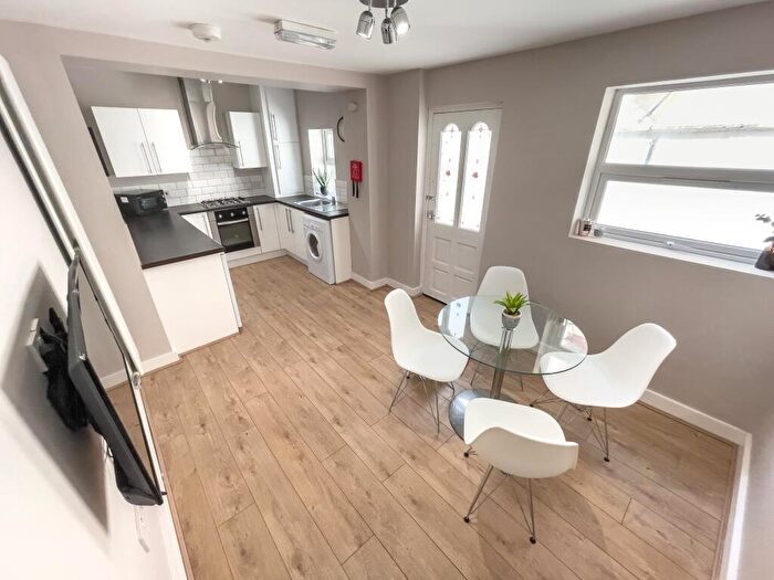 4 Bedroom Terraced House To Rent In Romer Road, L6