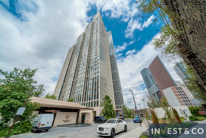 3 Bedroom Flat To Rent In Carnation Way, London, SW8