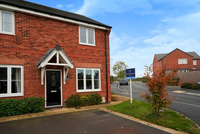 2 Bedroom Semi-Detached House For Sale In Darke Croft, Evesham, WR11