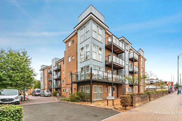 2 Bedroom Flat For Sale In Selby Place, Southampton, Hampshire, SO15