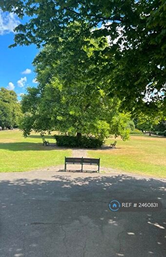 2 Bedroom Flat To Rent In Rosebery Lodge, Epsom, KT18