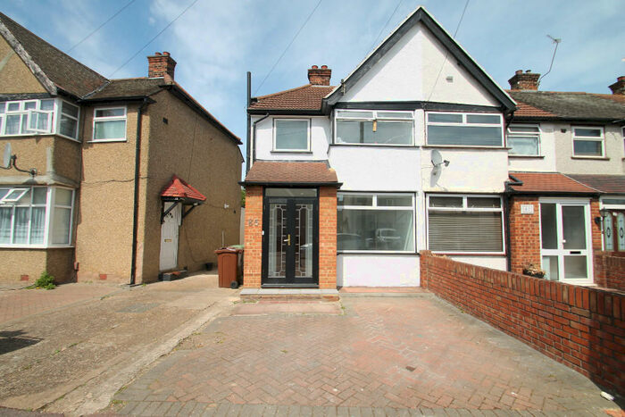 2 Bedroom End Of Terrace House To Rent In School Road, Dagenham, London, RM10