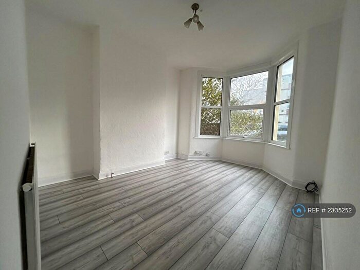 1 Bedroom Flat To Rent In East Street, Southend-On-Sea, SS2