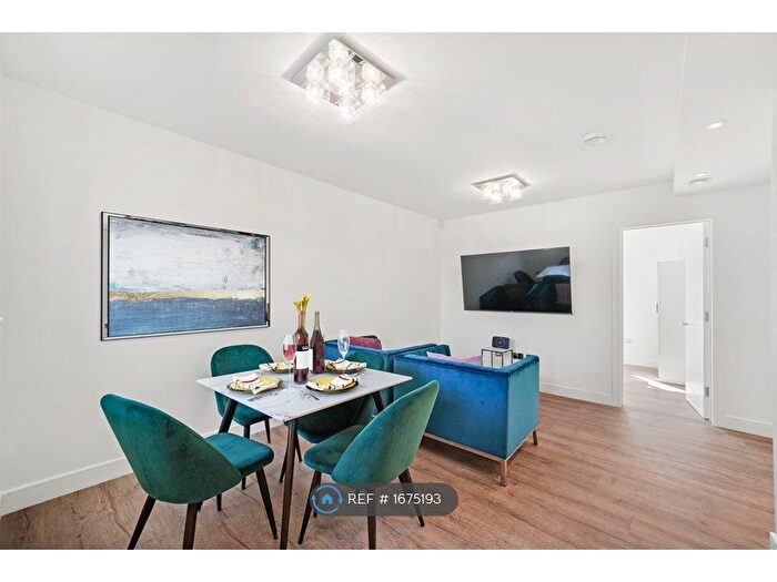 3 Bedroom Flat To Rent In Perryn Road, London, W3