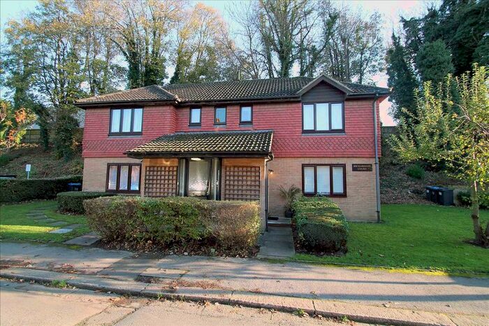 1 Bedroom Studio To Rent In Station Approach, Coulsdon North, Coulsdon, CR5