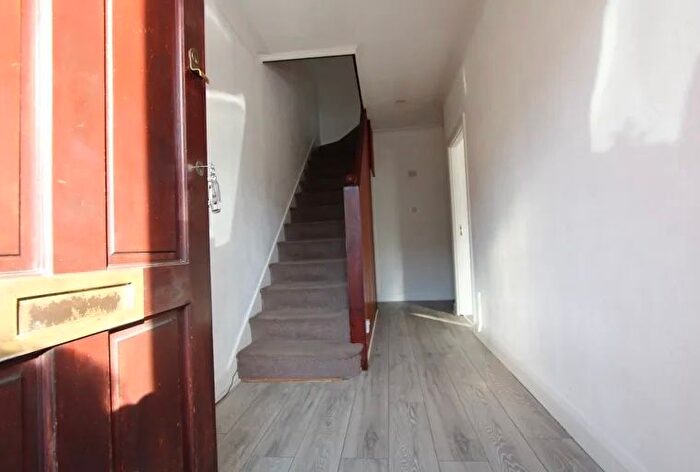 4 Bedroom Terraced House To Rent In Fishponds Road, London, SW17