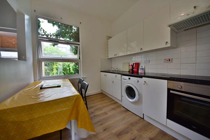 2 Bedroom Flat To Rent In Tollington Road, Holloway, N7