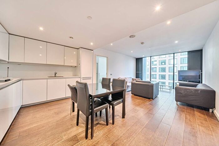 2 Bedroom Flat To Rent In Walworth Road, Elephant And Castle, London, SE1