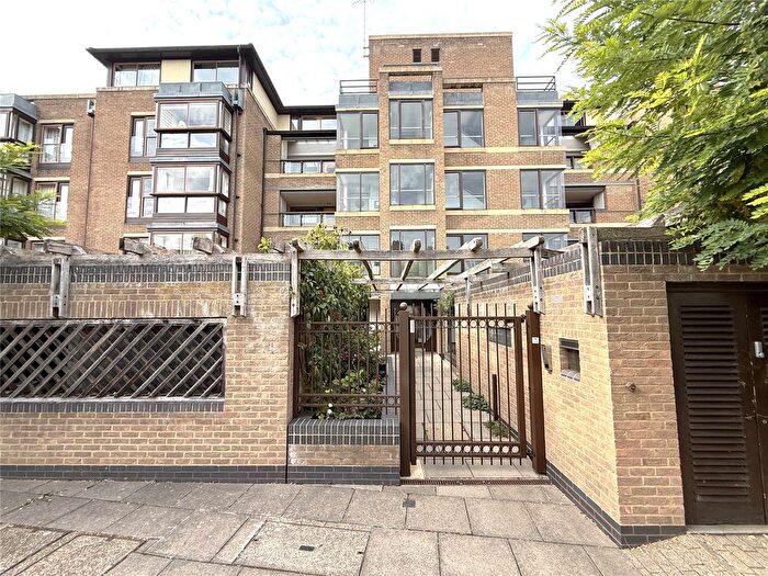 2 Bedroom Flat To Rent In Beaufort Place, Thompsons Lane, Cambridge, CB5