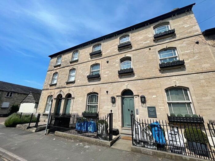 1 Bedroom Flat To Rent In Queen Street, Cirencester, Gloucestershire, GL7