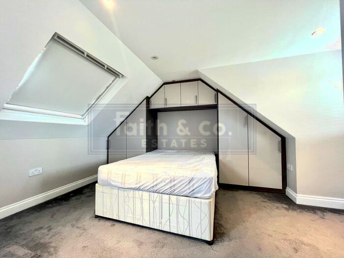 5 Bedroom Semi-Detached House To Rent In Leiston Spur, Slough, SL1