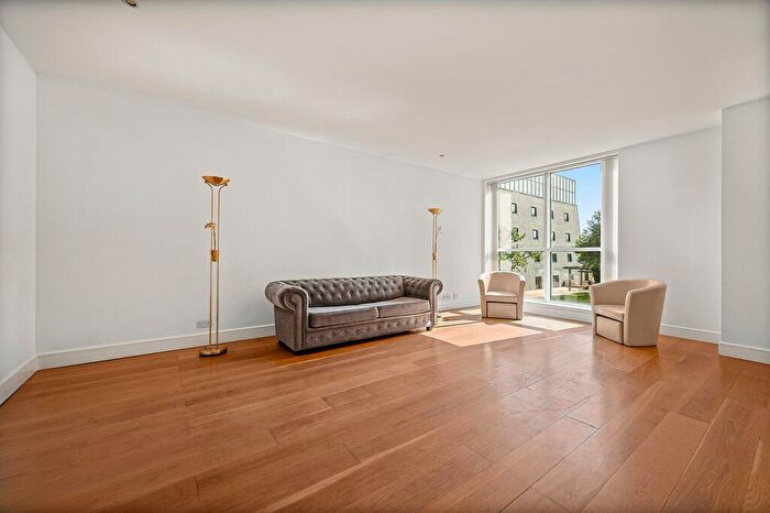 3 Bedroom Flat To Rent In Eaton House, Westferry Circus, E14