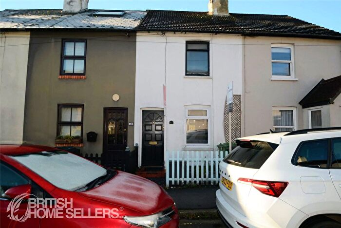 2 Bedroom Terraced House For Sale In Littlefield Road, Alton, Hampshire, GU34