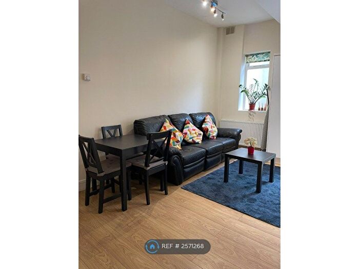 2 Bedroom Flat To Rent In Rock Street, London, N4