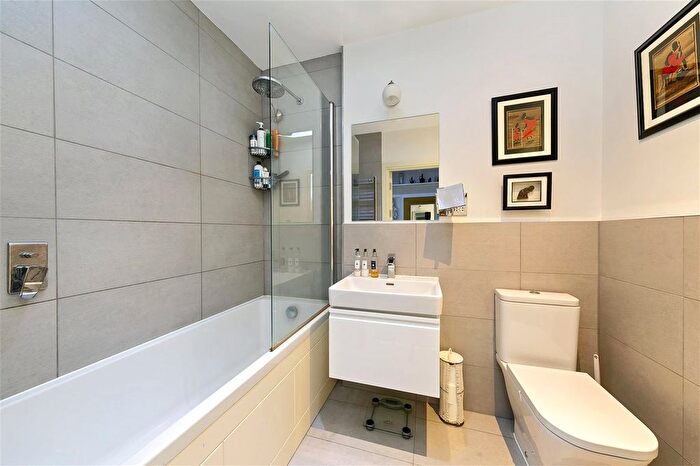 1 Bedroom Flat To Rent In Langdon Park, Teddington, TW11