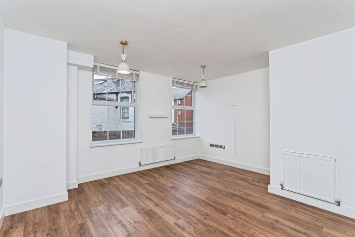 1 Bedroom Flat For Sale In Canal Street, Chester, CH1