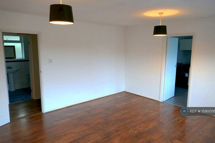 3 Bedroom Maisonette To Rent In Birch Way, Chesham, HP5