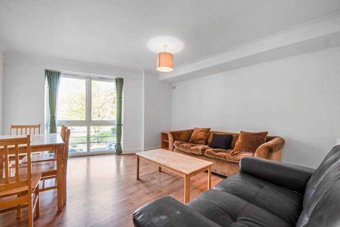 2 Bedroom Apartment To Rent In Poplar High Street, Poplar, E14