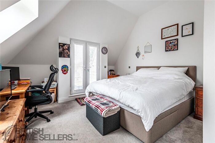 2 Bedroom Apartment For Sale In Yorke Road, Reigate, Surrey, RH2