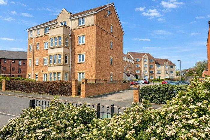 2 Bedroom Flat For Sale In Carrfield, Hyde, SK14