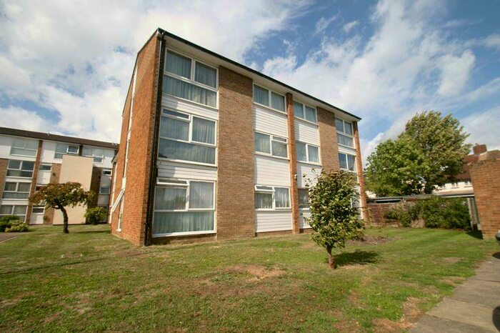 1 Bedroom Apartment To Rent In Palmers Green, N13